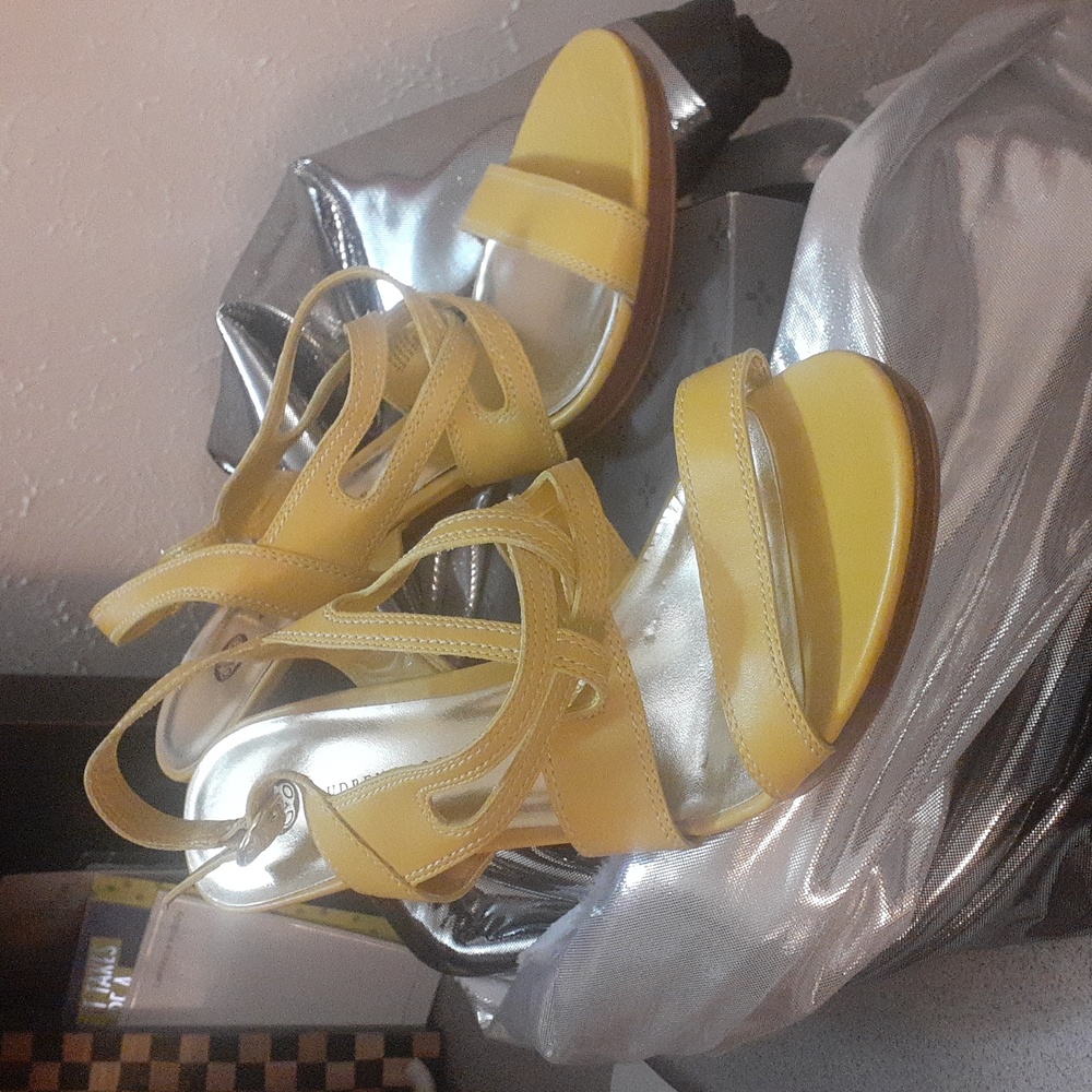 AUDREY BROOKE (yellow) size 10 sandal - Picture 4 of 4